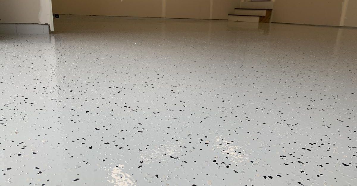 epoxy flooring with white base and blue flakes - Innovative Garage Flooring epoxy flooring contractors near