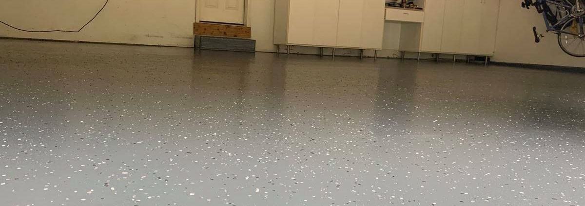 epoxy flooring with a grey base and white flakes - Innovative Garage Flooring epoxy flooring contractor near